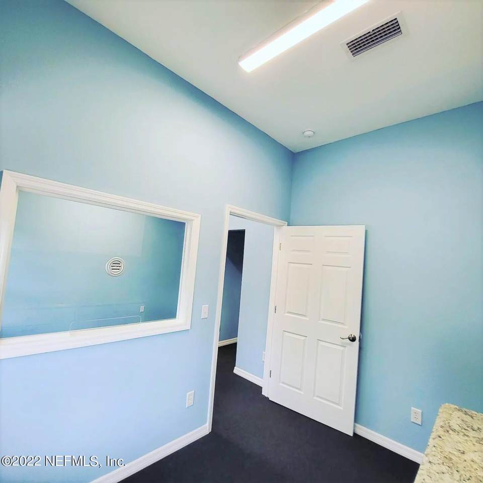 531 6TH St - Photo 1