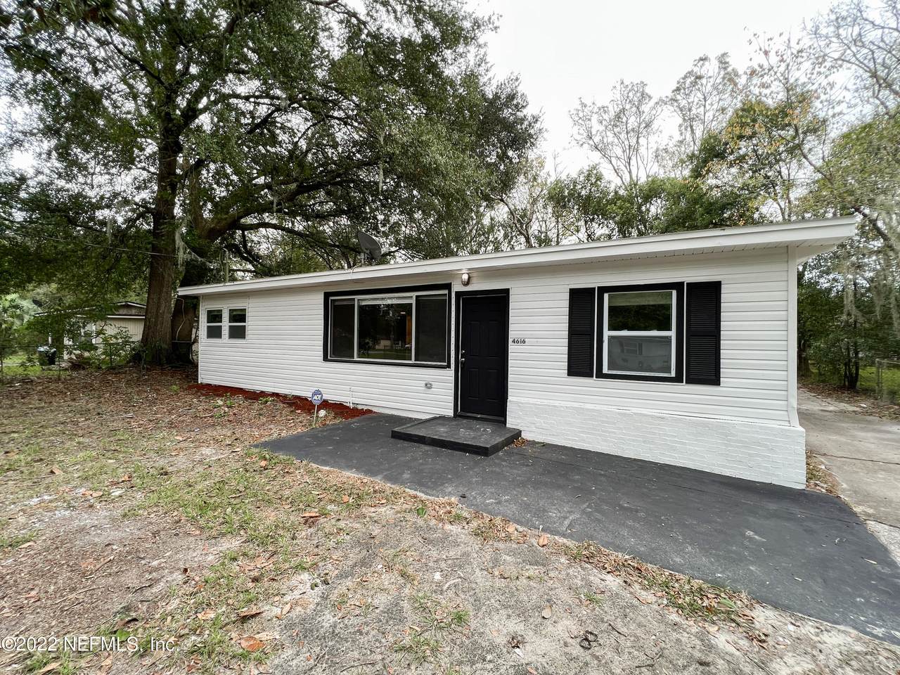 4616 Suray Ave - Photo 1