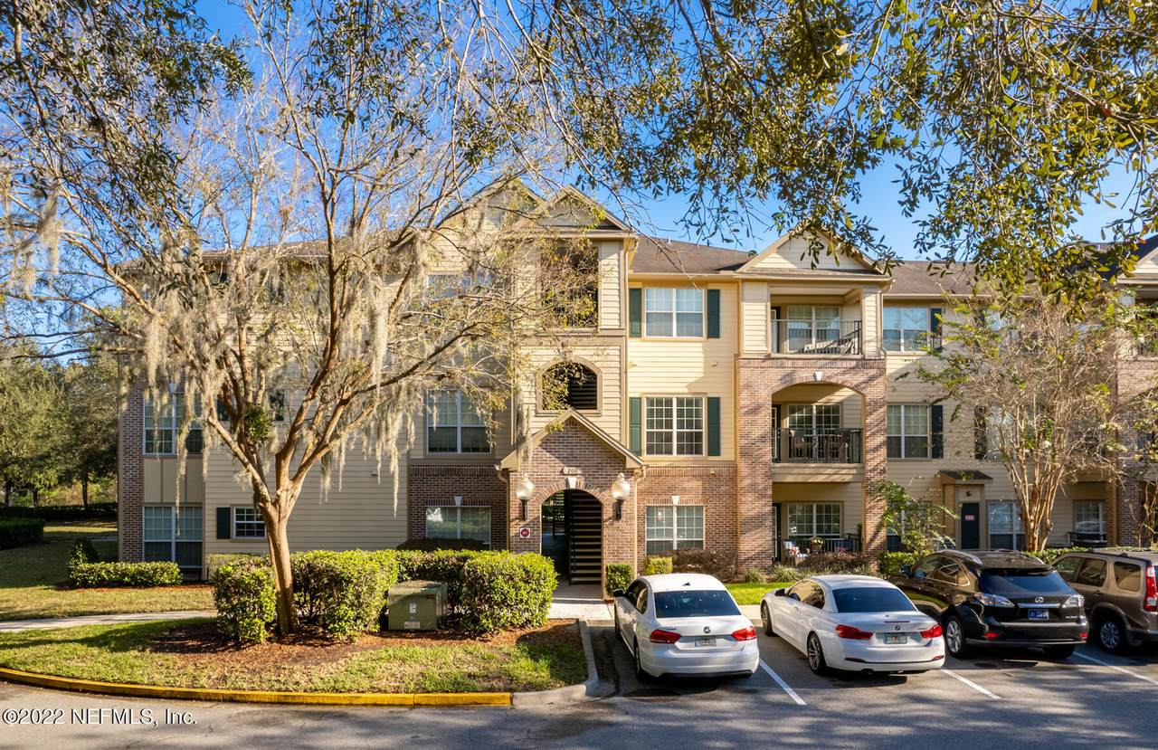7800 Point Meadows Dr - Photo 1