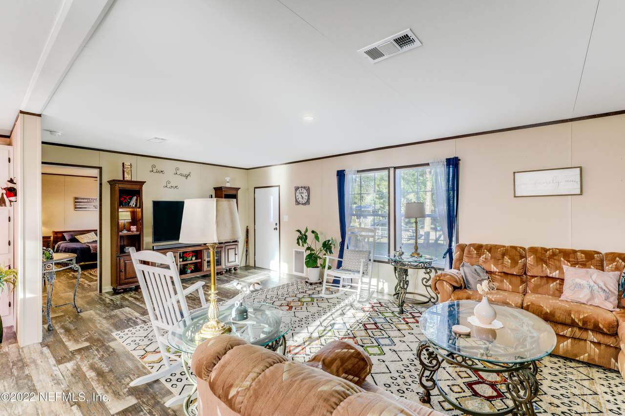 129 King Ct - Photo 1