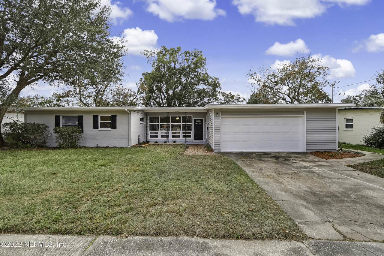 8604 Bengalin Ave - Photo 1