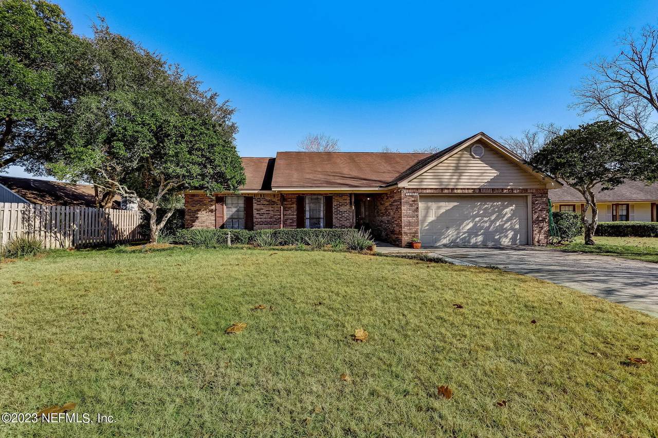 1375 Mayberry Ln - Photo 1