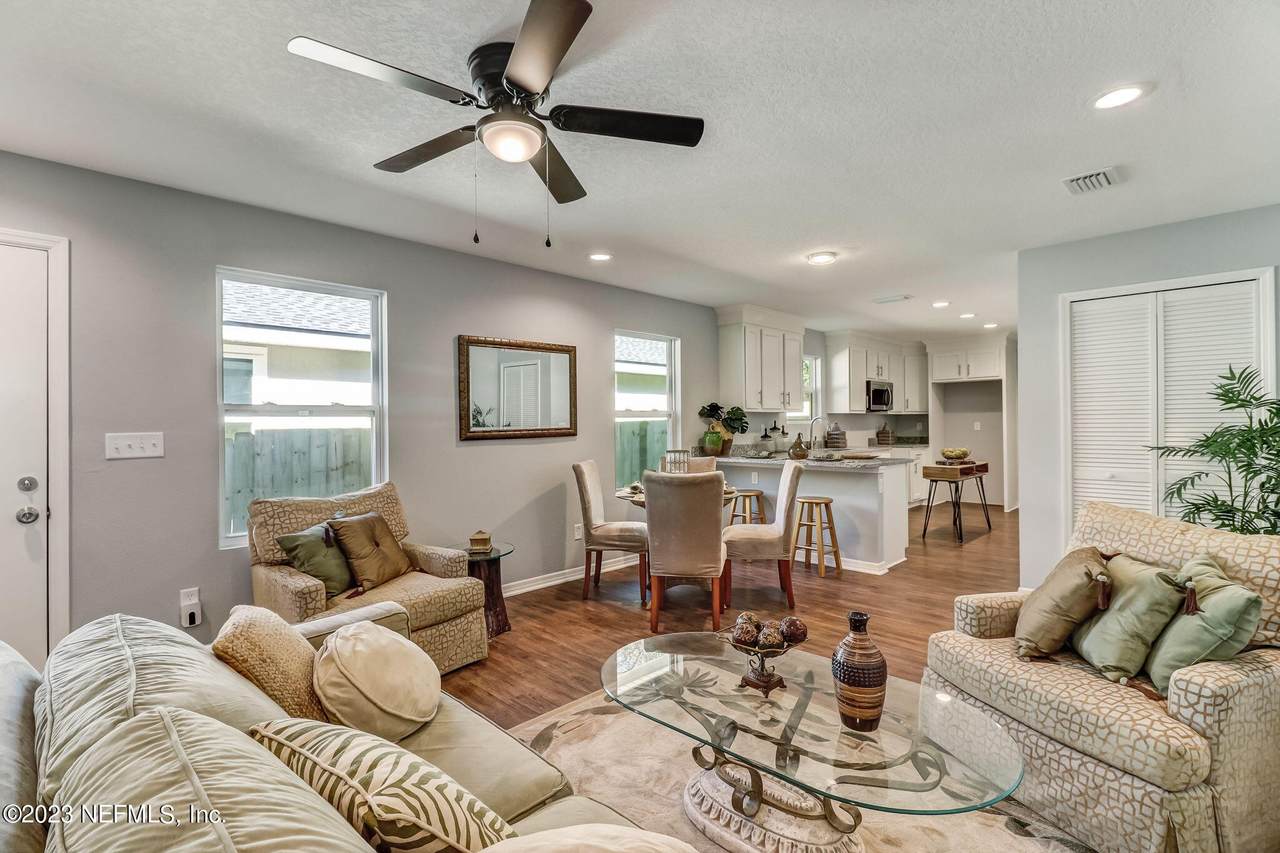 2107 Pullman Ave - Photo 1