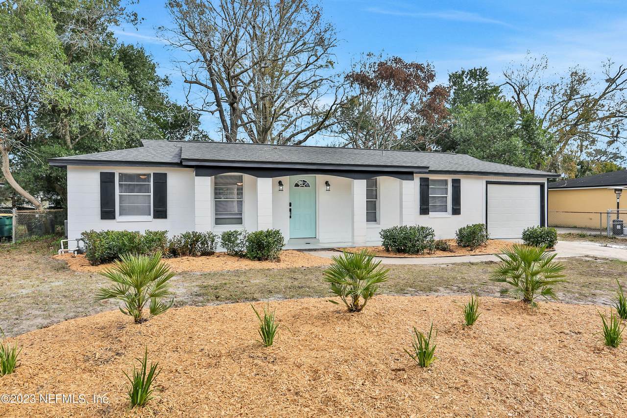2859 Daffodil Cir - Photo 1