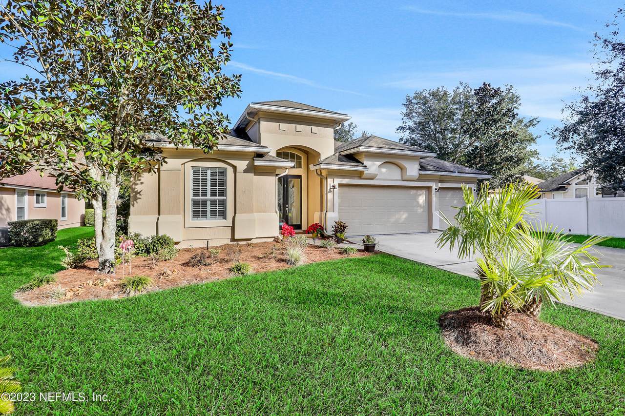 184 Oak Common Ave - Photo 1