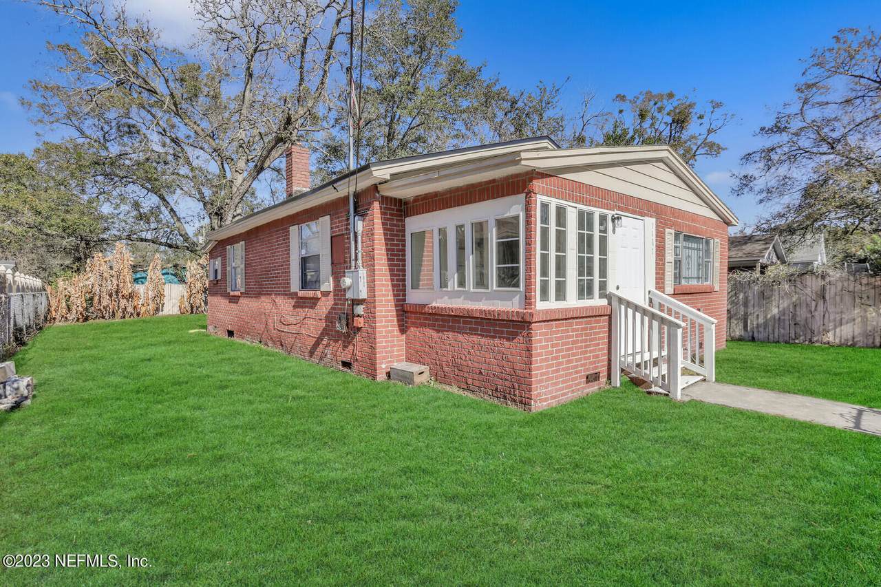 1117 23RD St - Photo 1