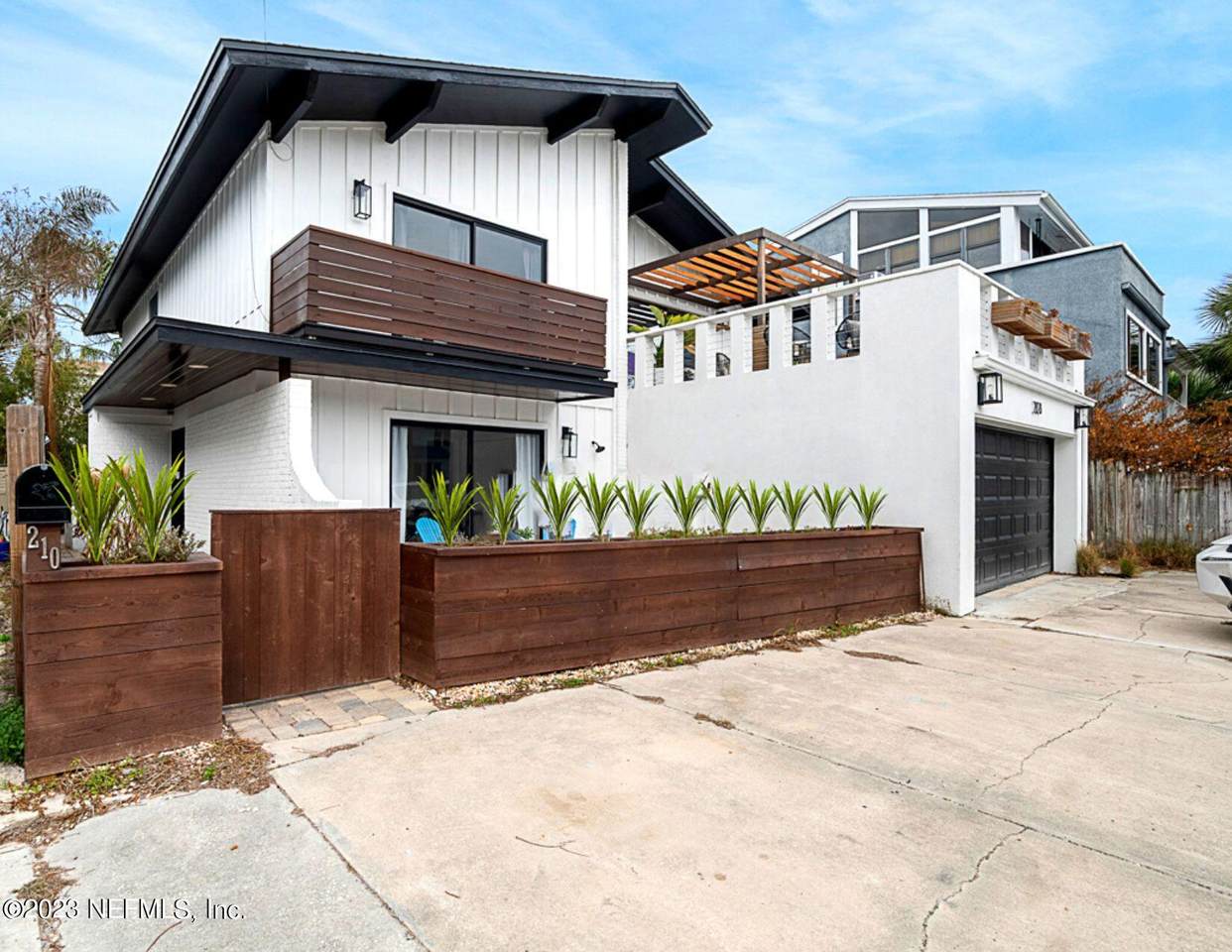 210 Margaret St - Photo 1