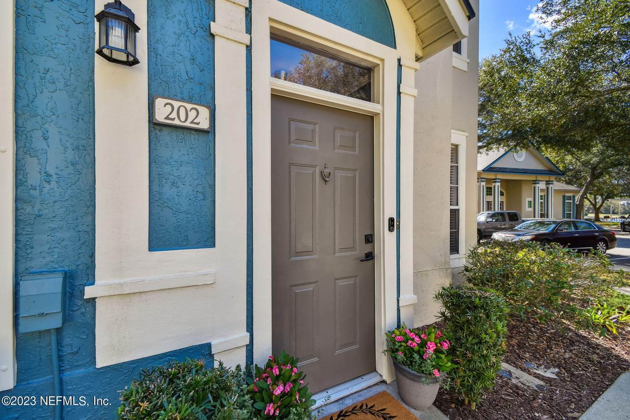 13700 Richmond Park Dr - Photo 1