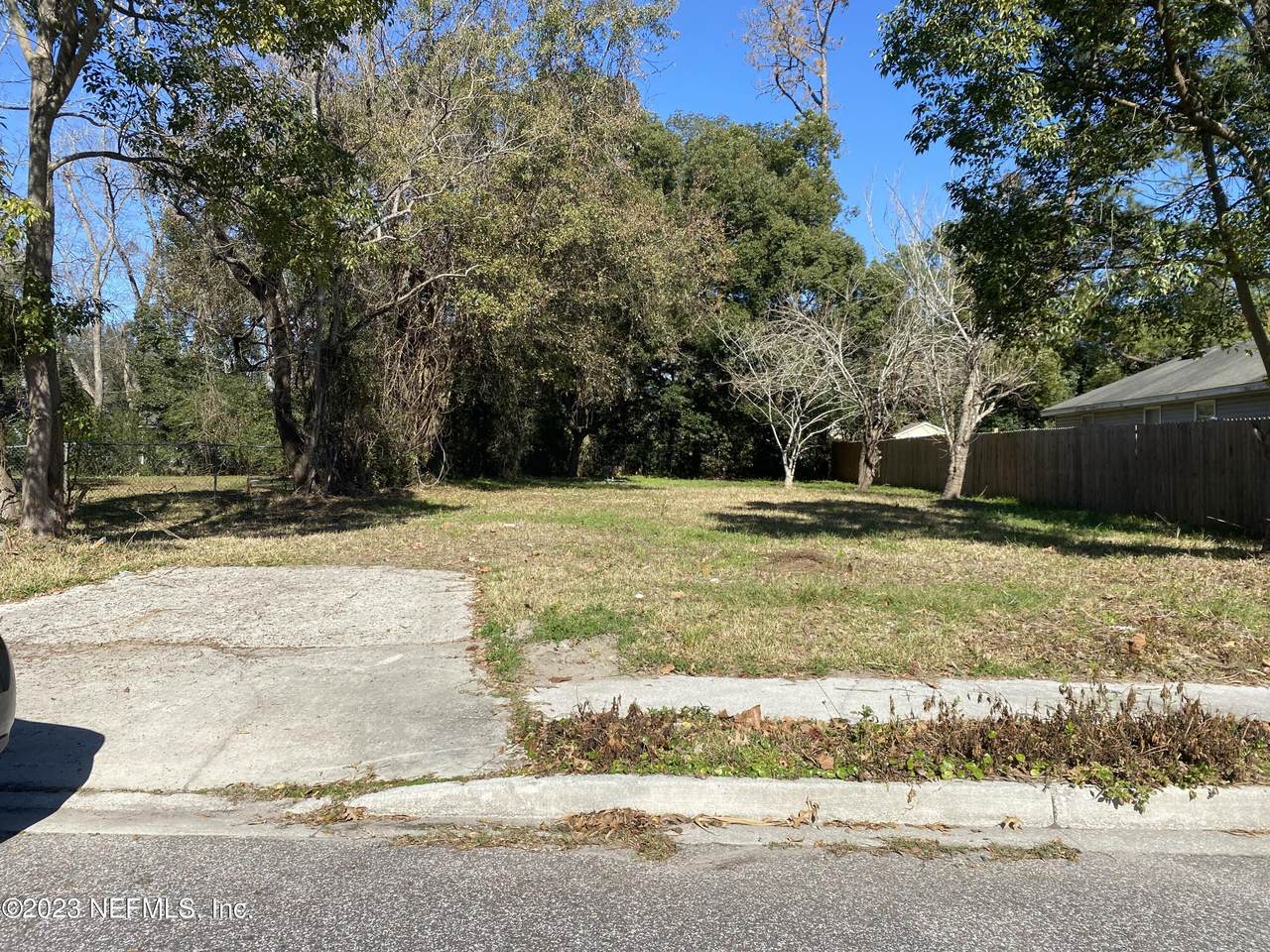 2131 Brooklyn Rd - Photo 1