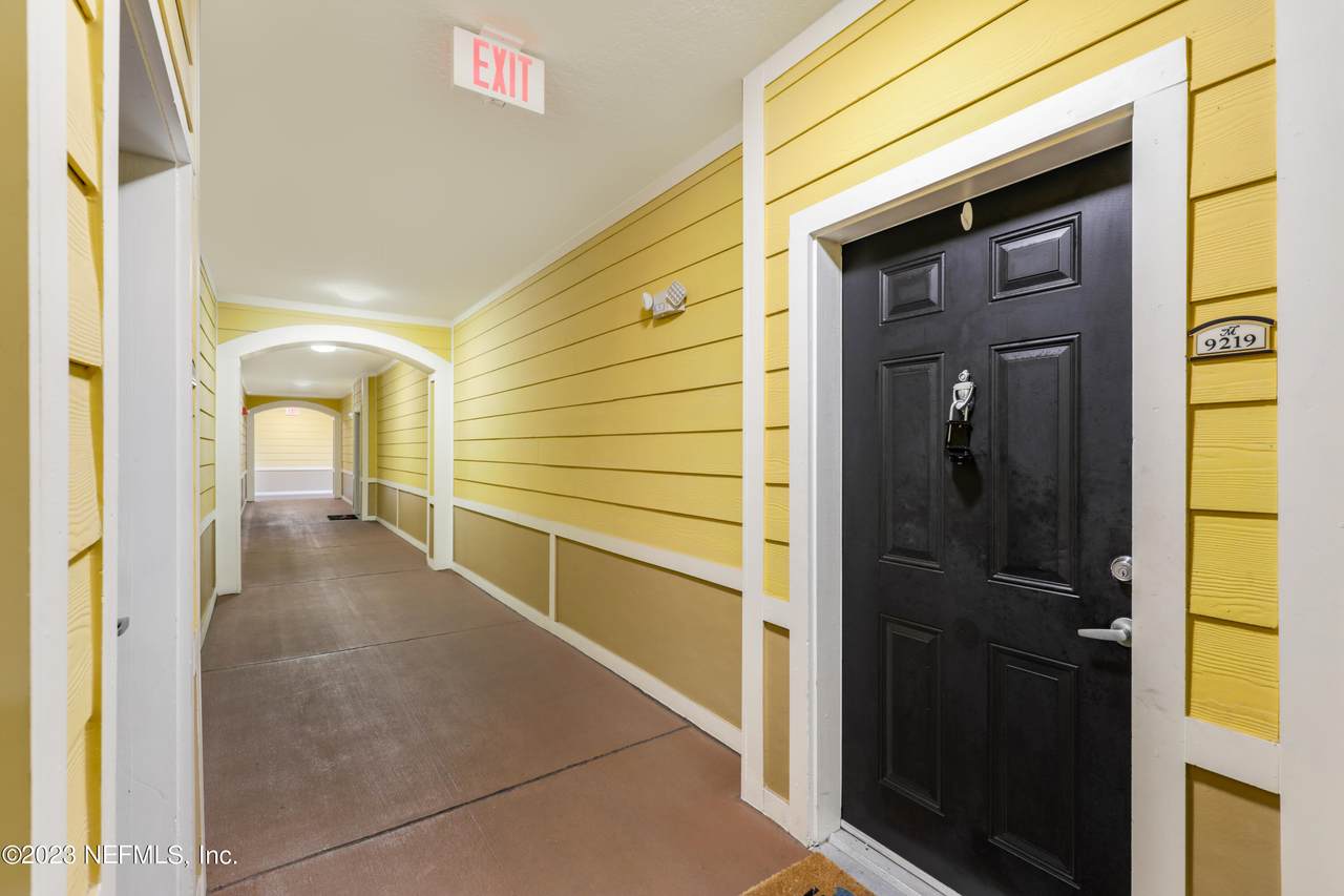 8539 Gate Pkwy - Photo 1
