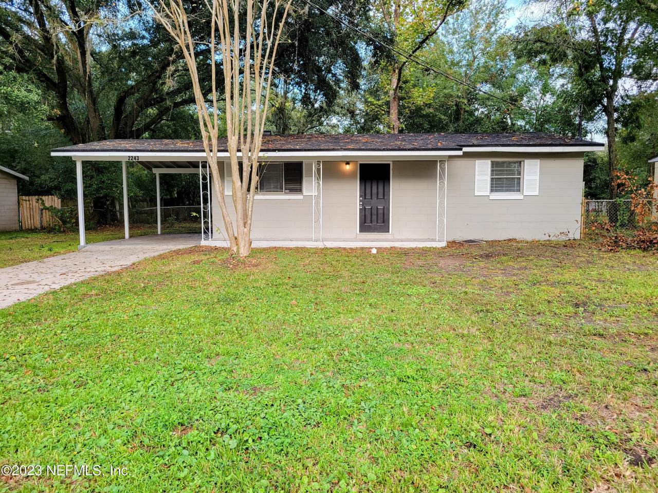 2243 Looking Glass Ln - Photo 1