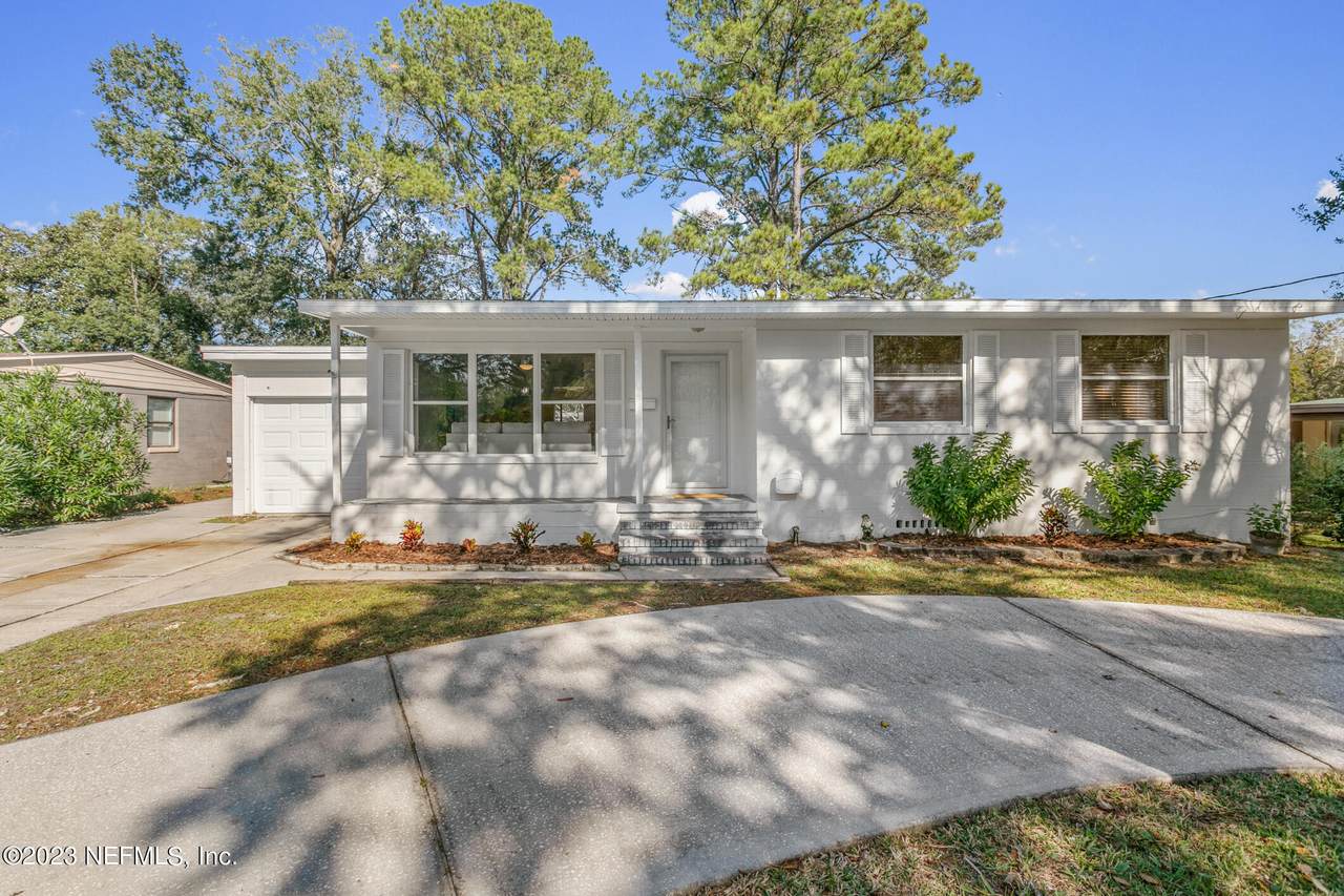 6213 Mercado Dr - Photo 1