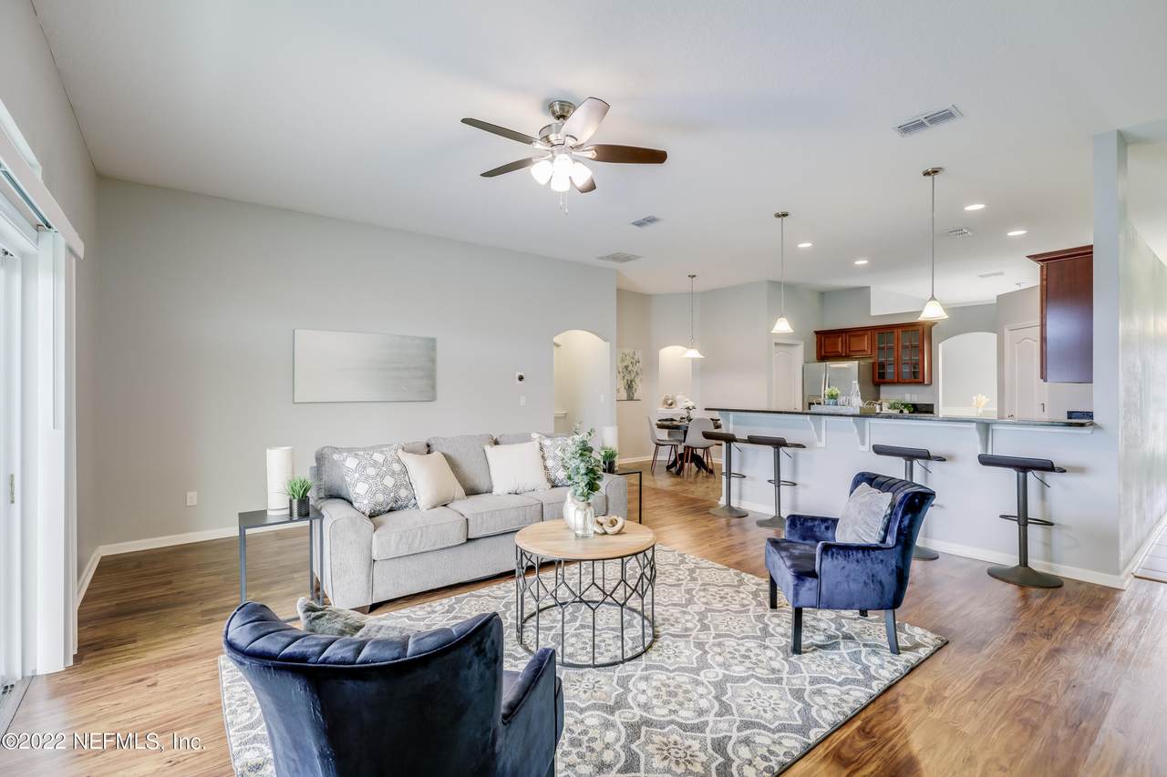 901 Raindrop Ln - Photo 1