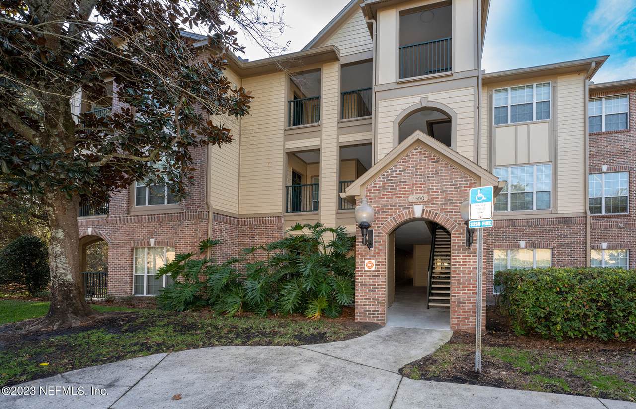 7800 Point Meadows Dr - Photo 1