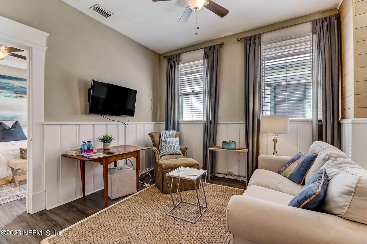 2743 Vernon Ter - Photo 1