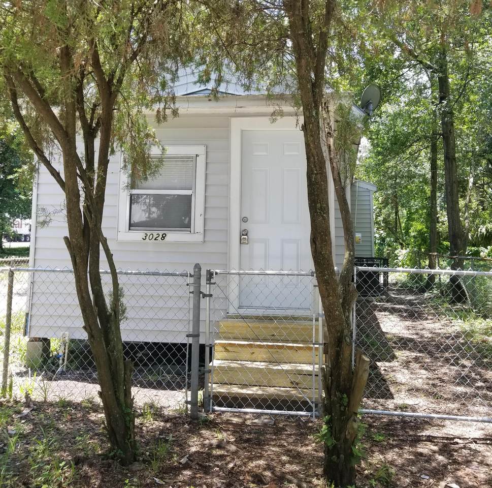 3028 Jupiter Ave - Photo 1