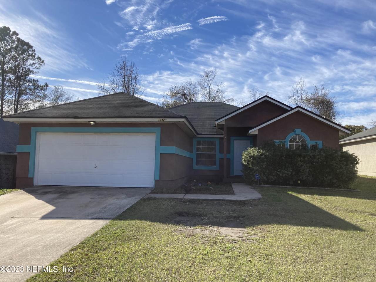 1942 Valley Crossing Dr - Photo 1