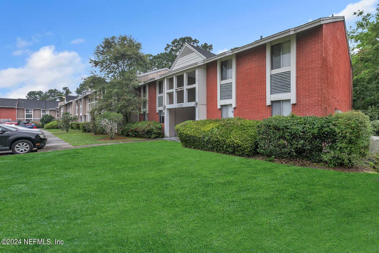 8880 Old Kings Road - Photo 1