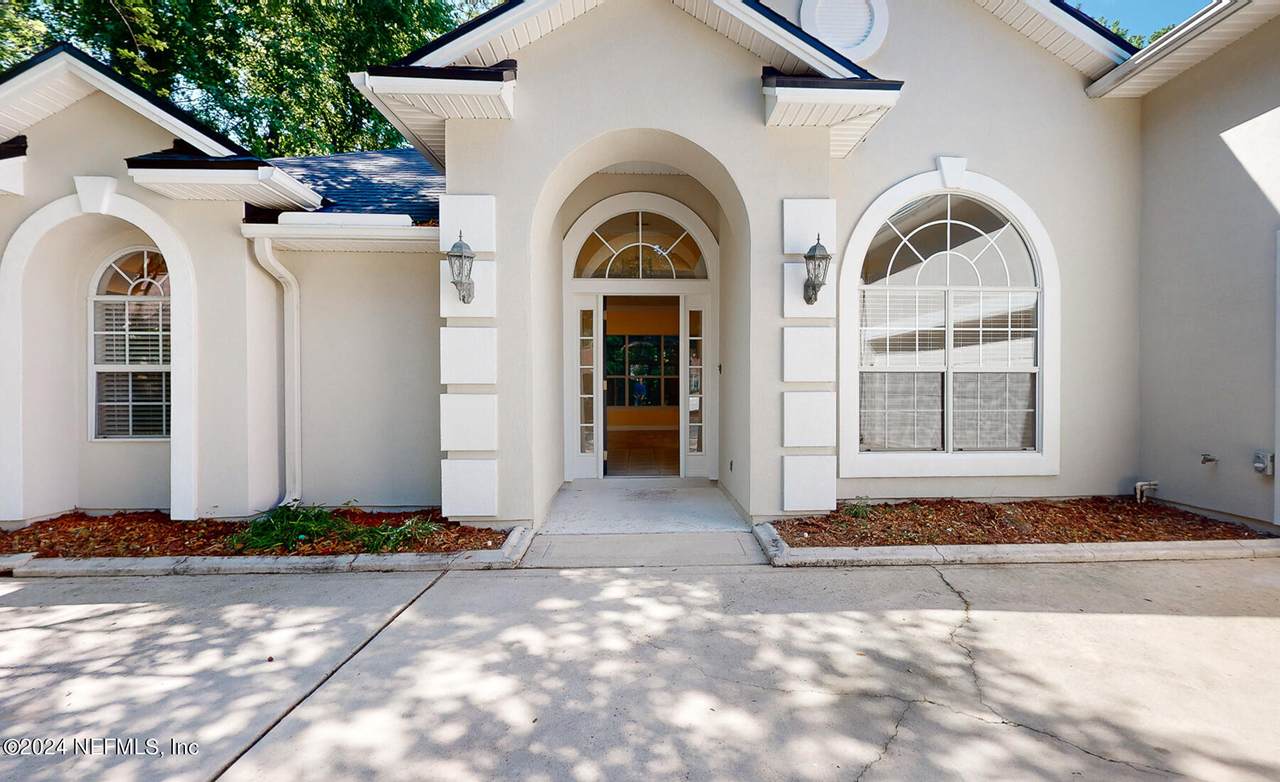 513 Oakmont Drive - Photo 1