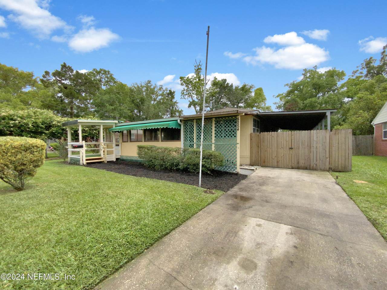 5254 Hollycrest Drive - Photo 1