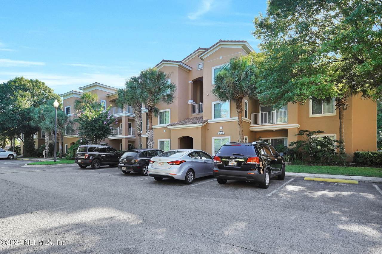 520 Florida Club Boulevard - Photo 1