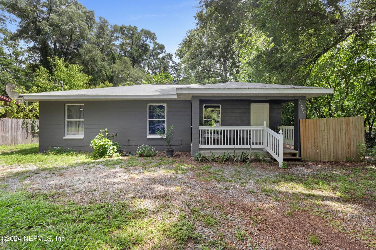 13227 157TH Avenue - Photo 1