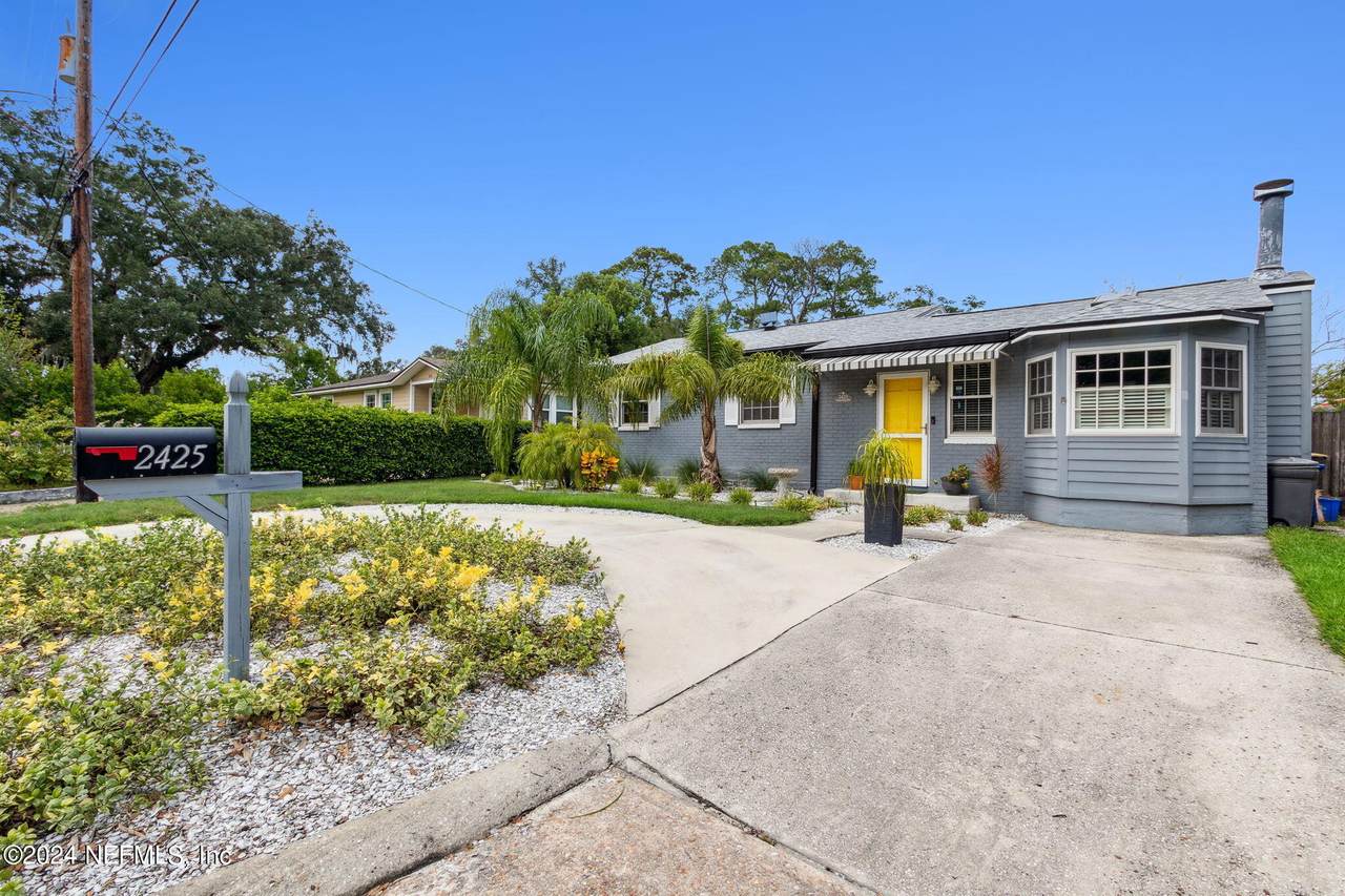 2425 Ridgewood Road - Photo 1
