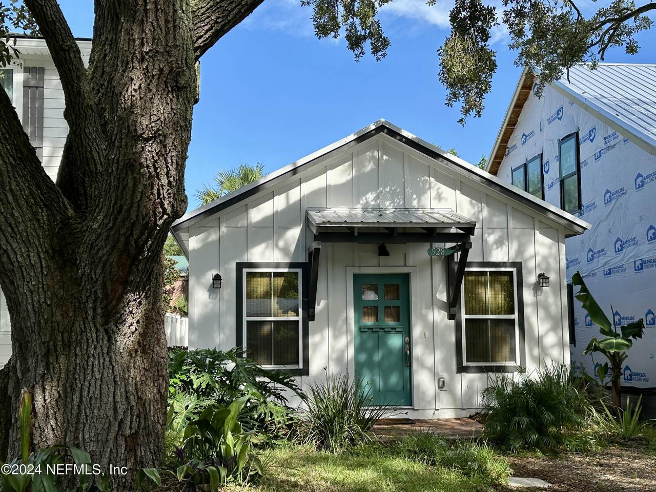 928 7TH Street - Photo 1