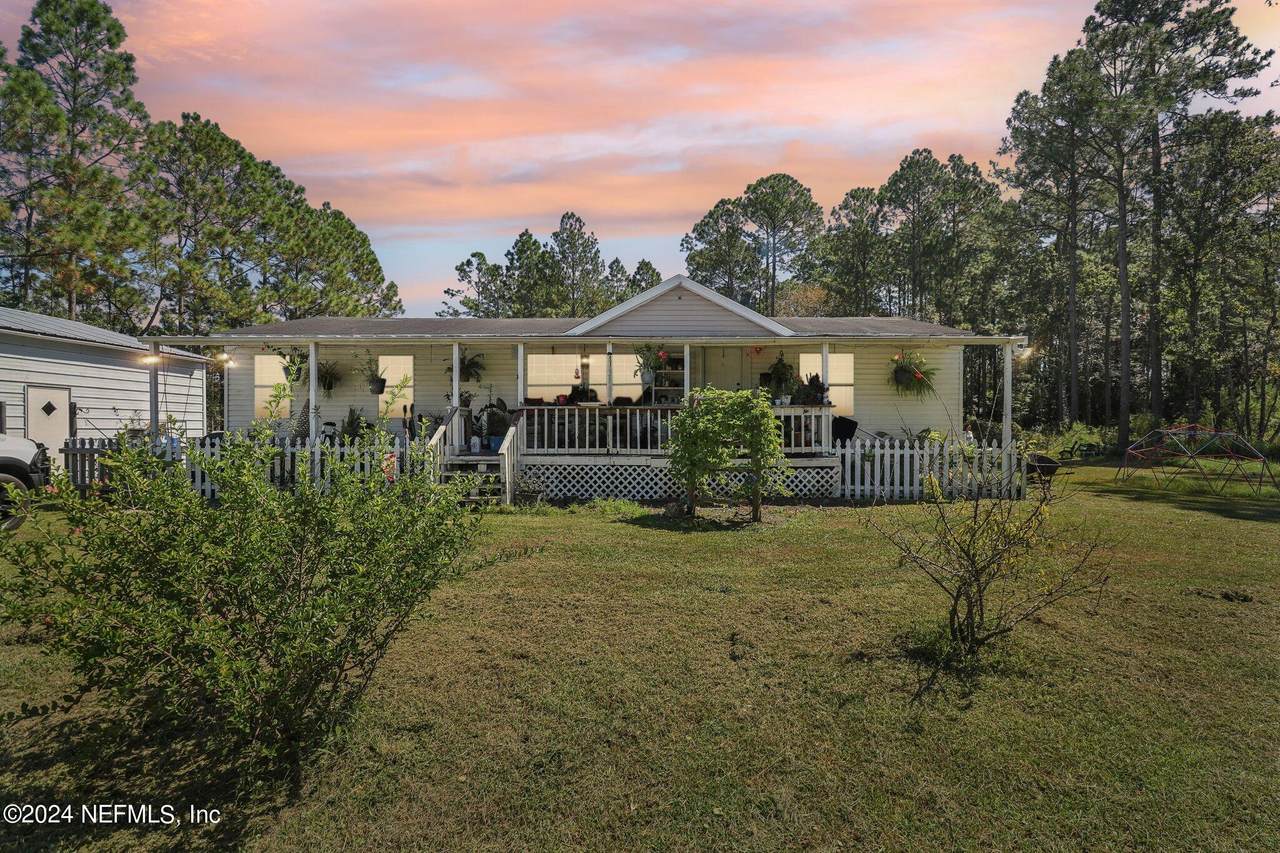 2565 Hibiscus Avenue - Photo 1