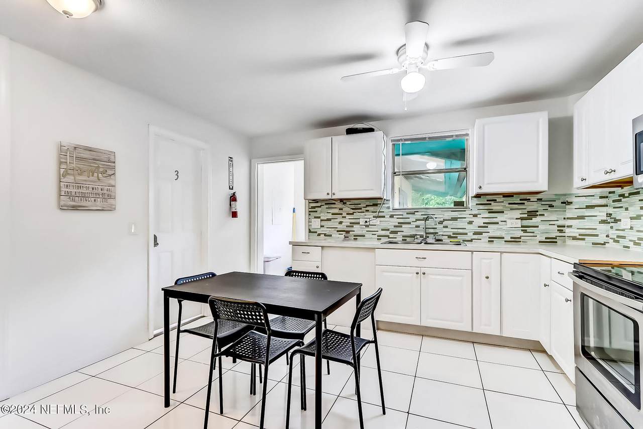 2120 College Circle - Photo 1