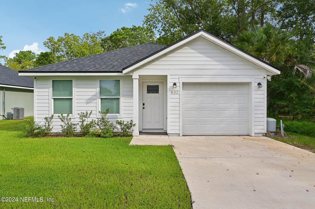 832 10TH Street - Photo 1