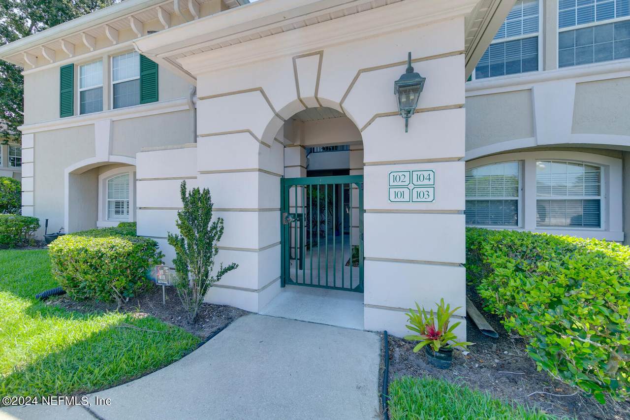 100 Bermuda Bay Circle - Photo 1