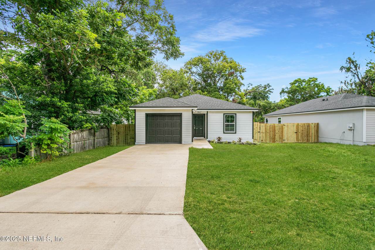 862 Francis Street - Photo 1