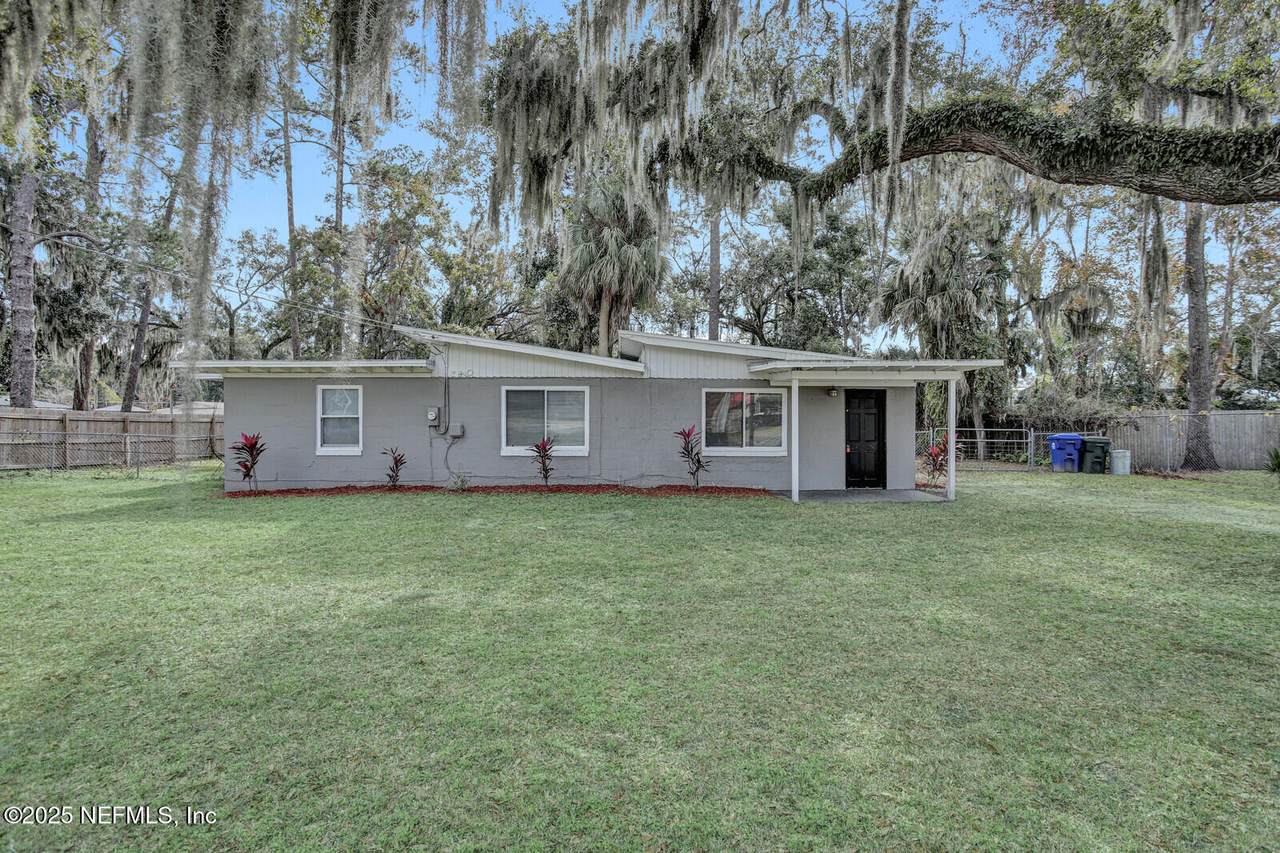 232 Campbell Avenue - Photo 1
