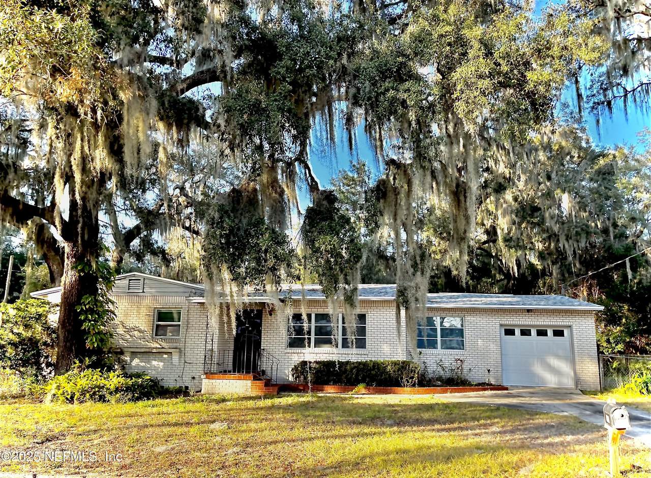 2206 Gillis Street - Photo 1
