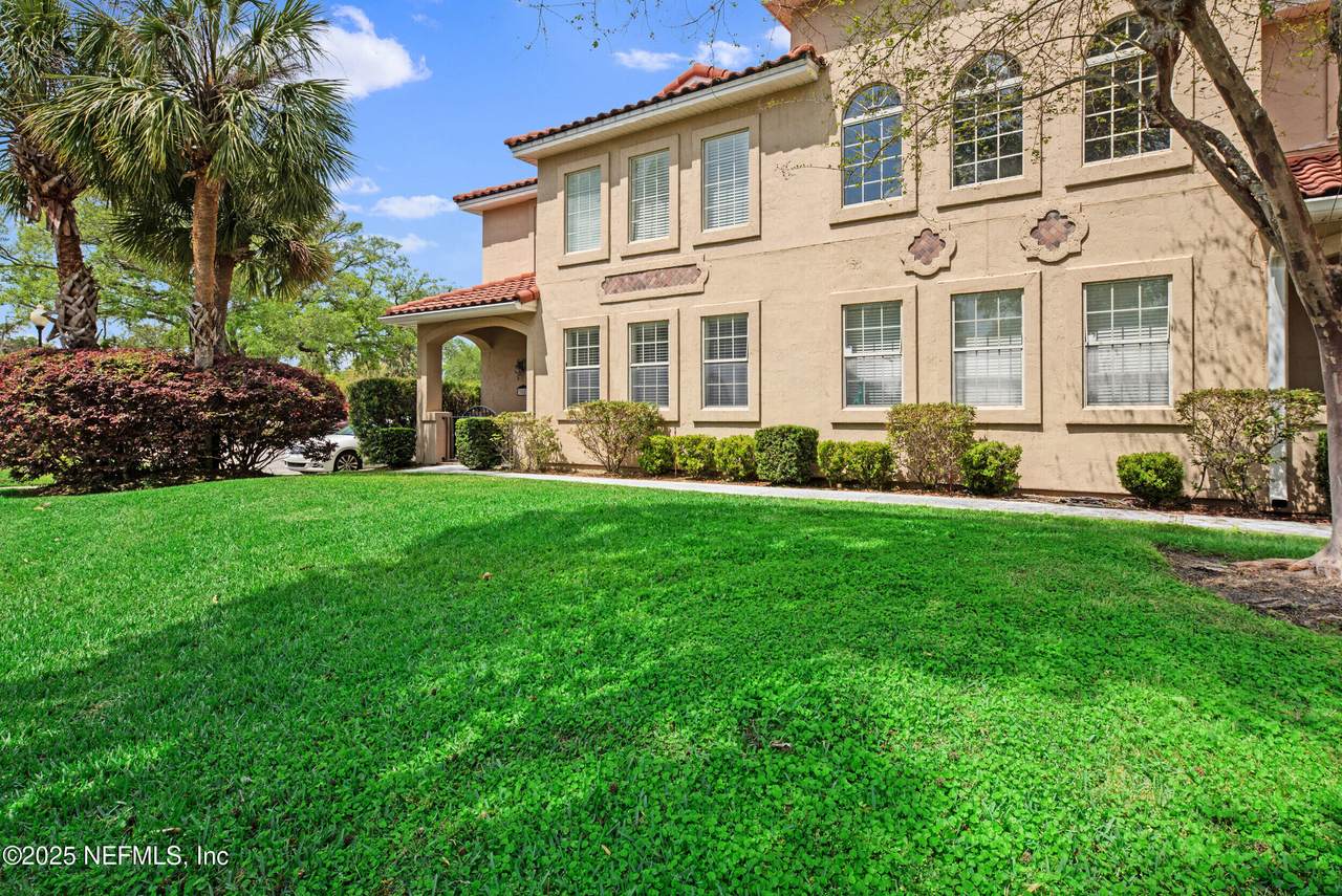 3852 La Vista Circle - Photo 1