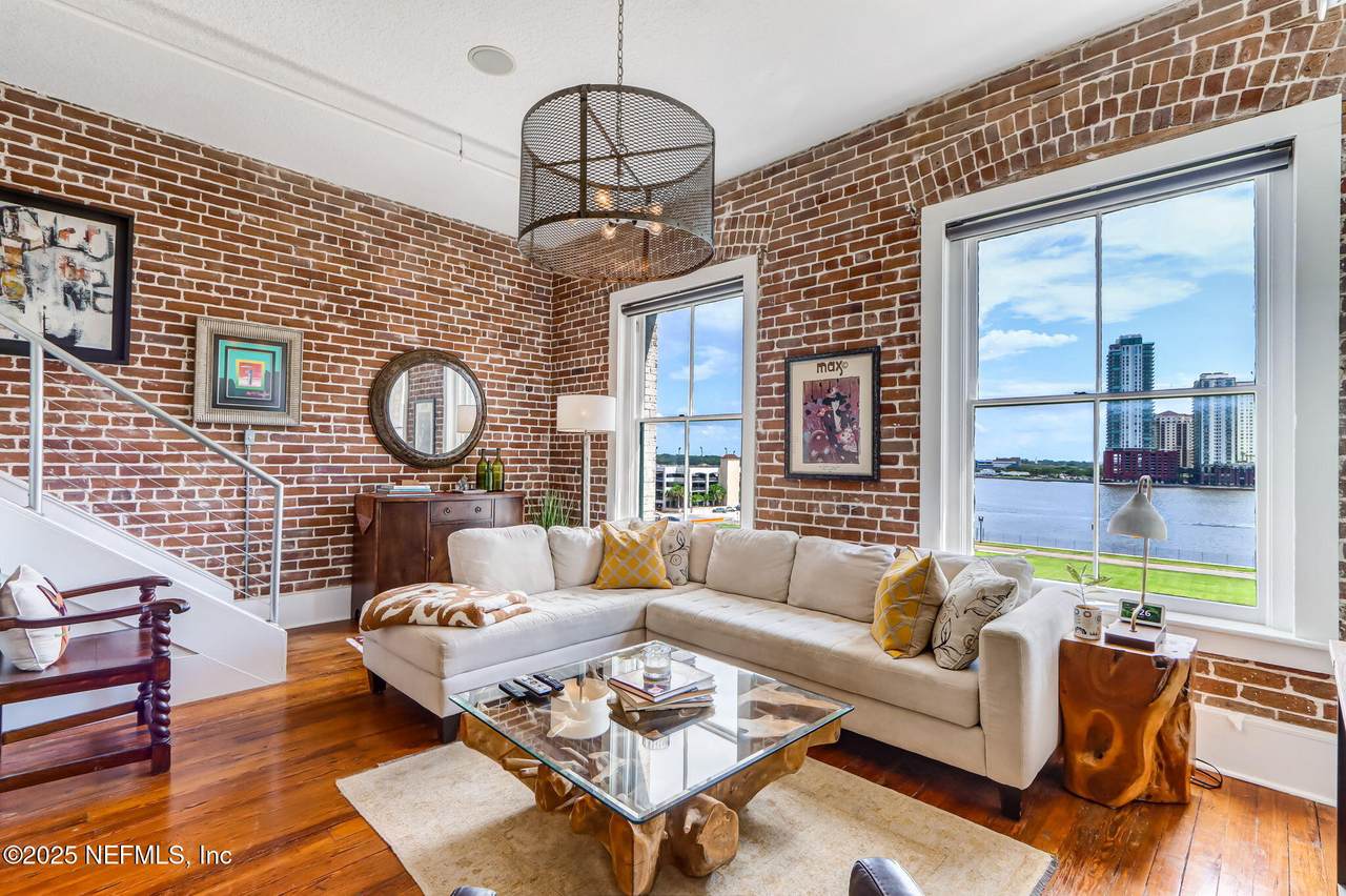 301 Bay Street - Photo 1