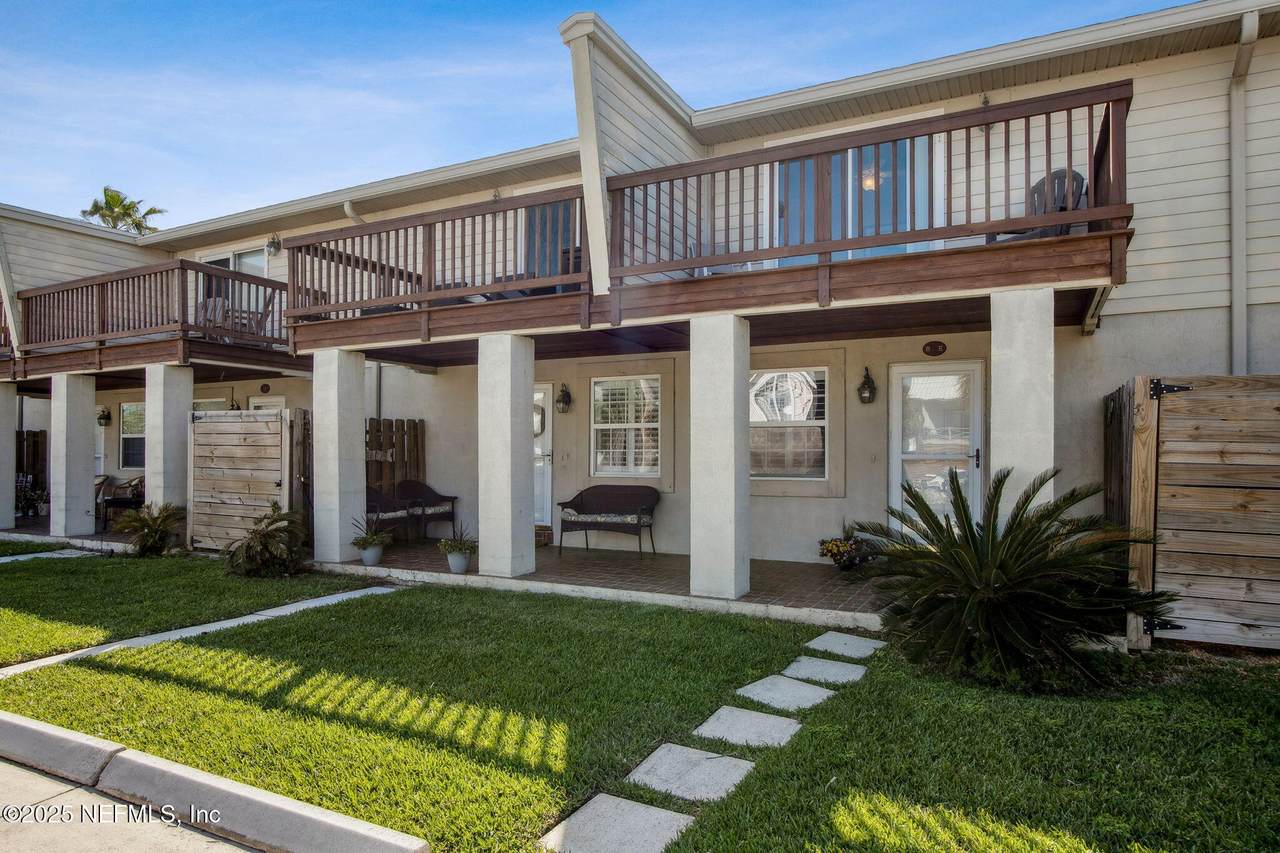 833 Tarpon Avenue - Photo 1