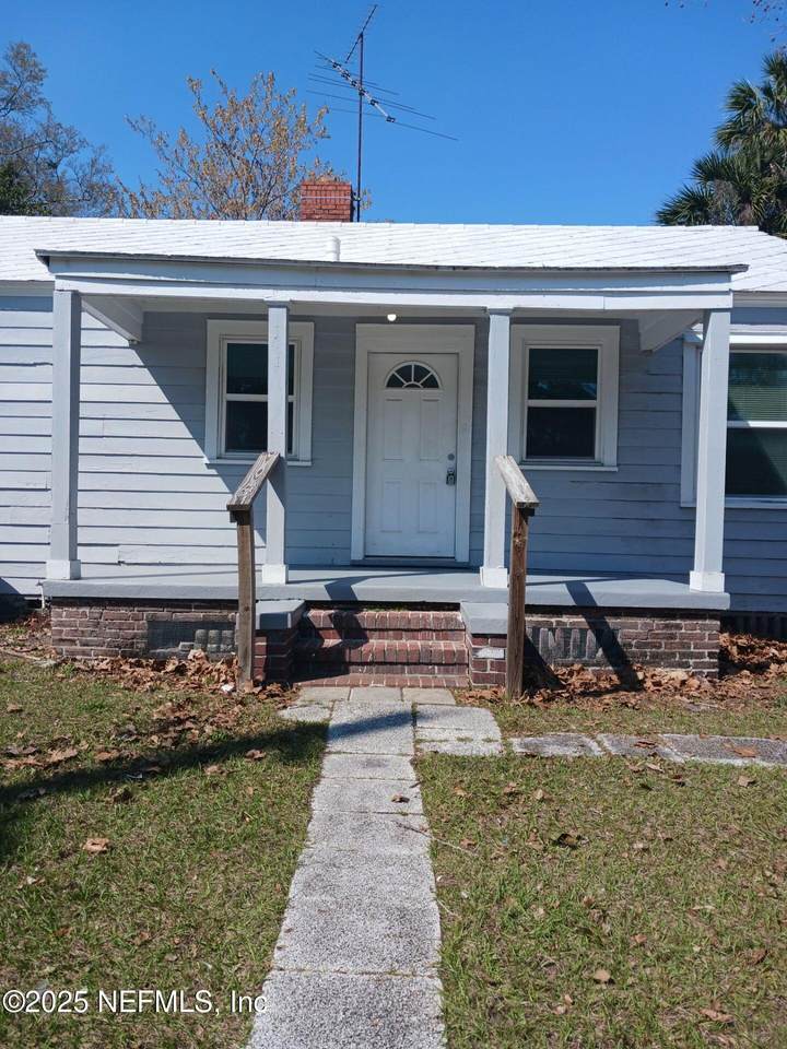531 49TH Street - Photo 1