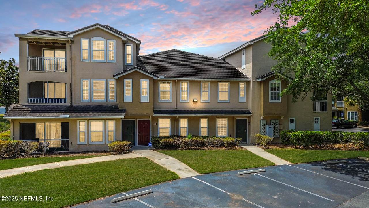10075 Gate Parkway - Photo 1