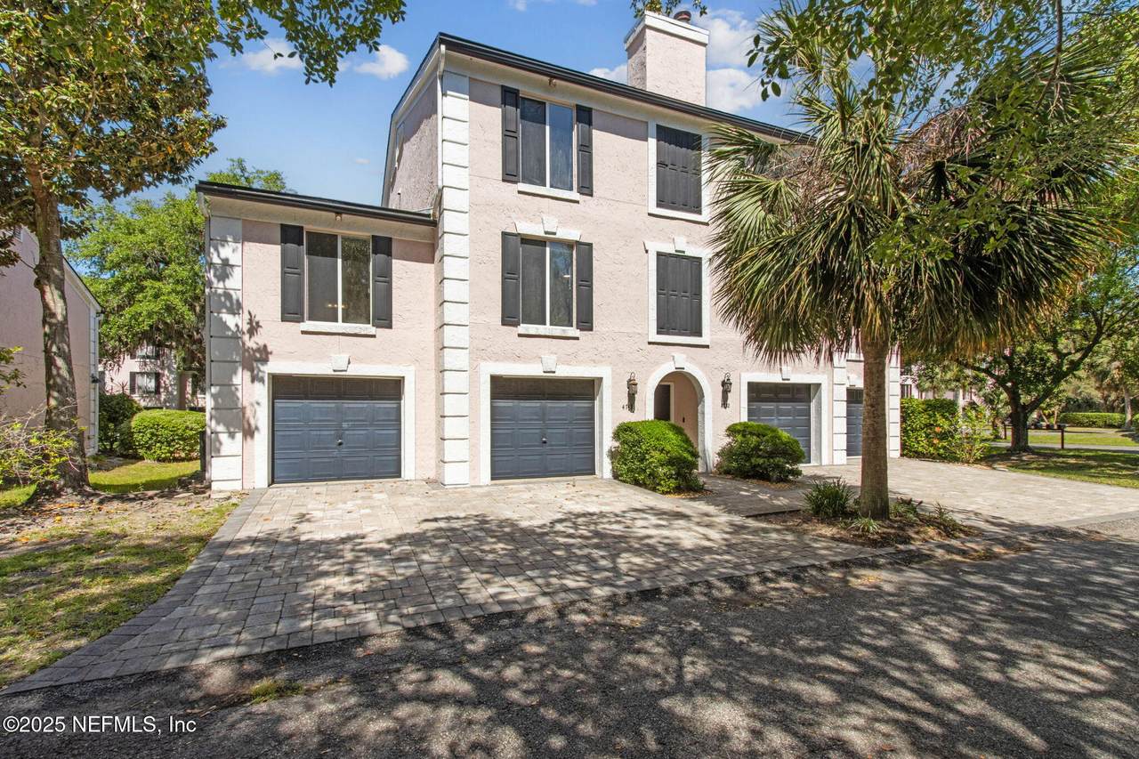 4746 Gulfstream Court - Photo 1