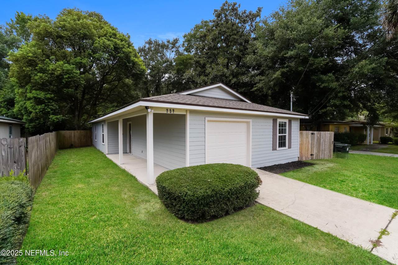 737 Cypress Avenue - Photo 1