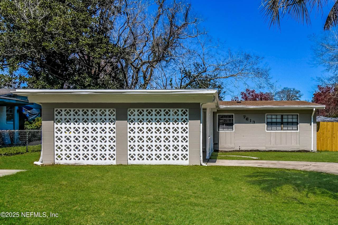 7613 Crest Drive - Photo 1