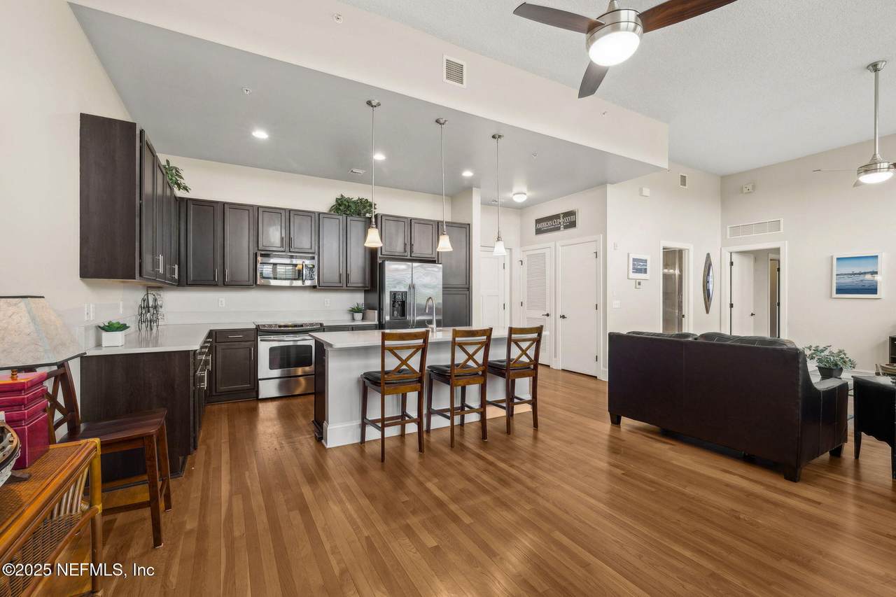 2525 College Street - Photo 1