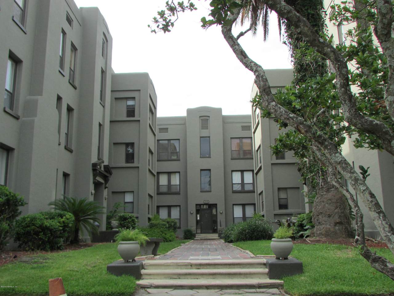 2545 Oak Street - Photo 1
