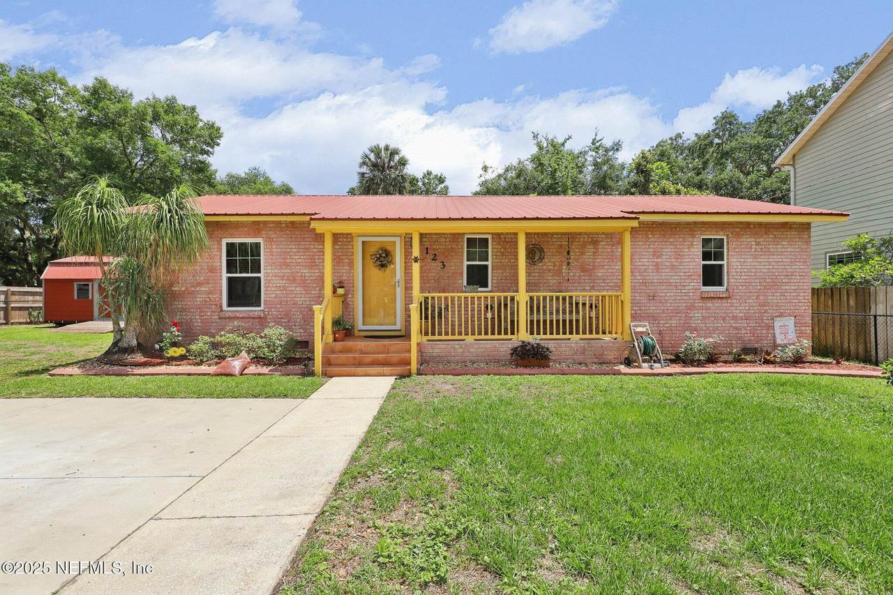 123 Lincoln Street - Photo 1