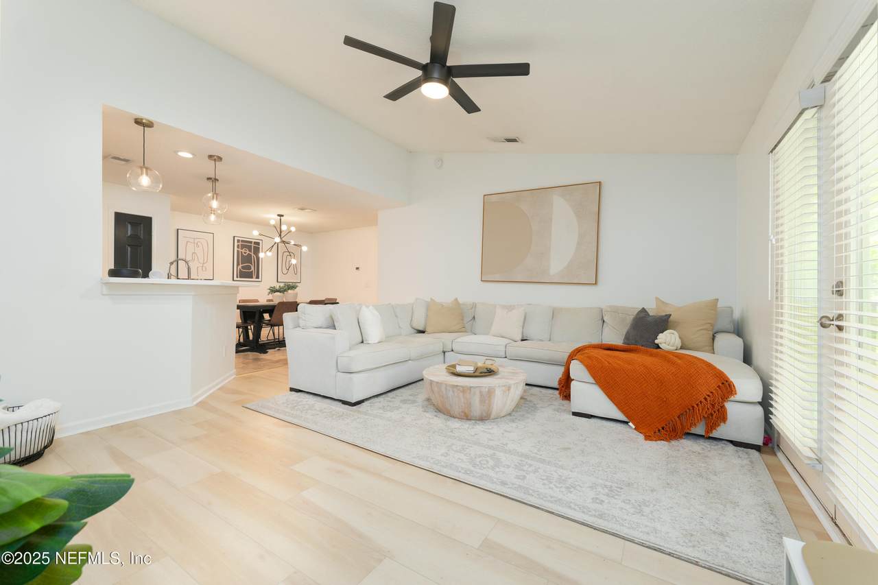 13727 Richmond Park Drive - Photo 1