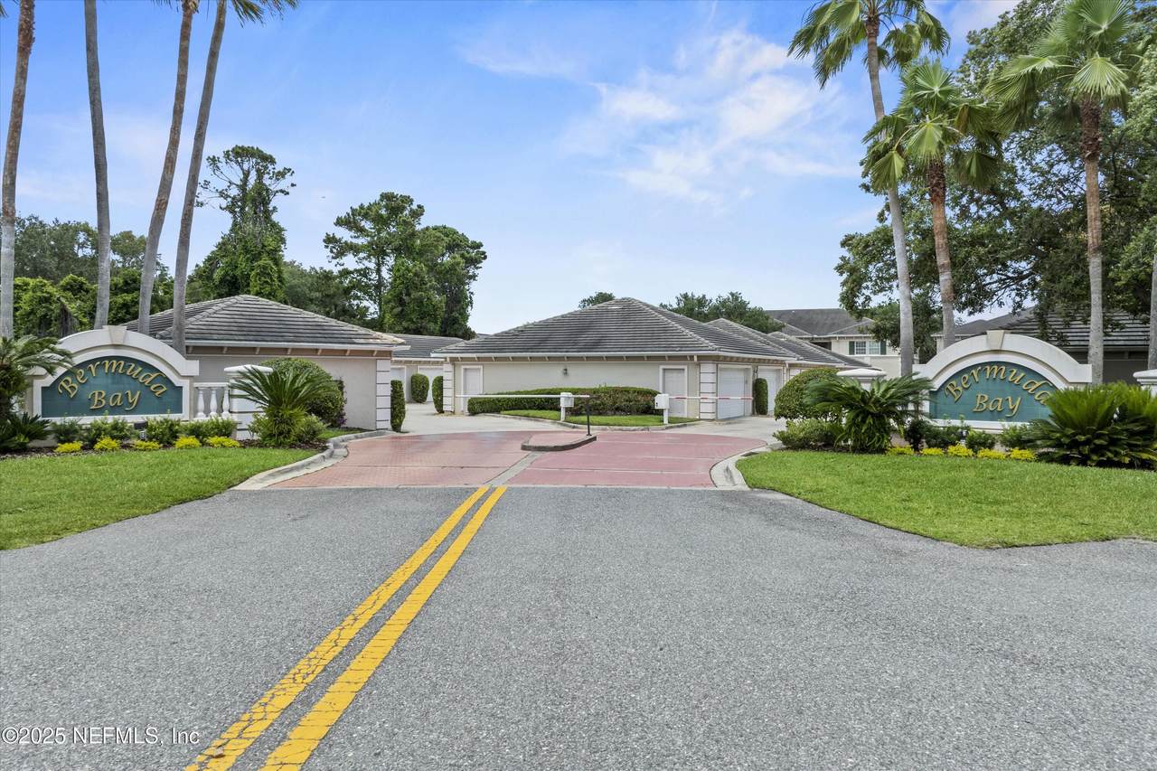 100 Bermuda Bay Circle - Photo 1
