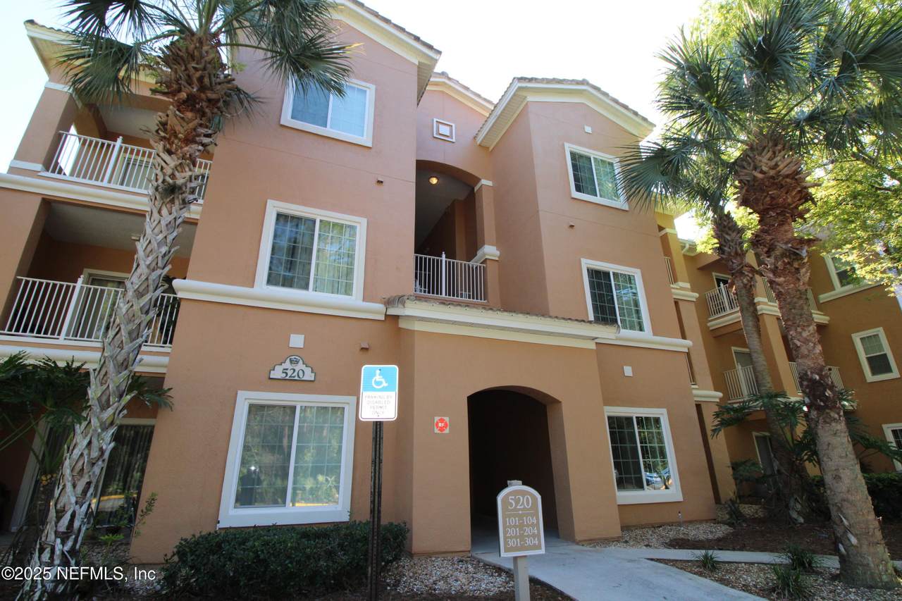 520 Florida Club Boulevard - Photo 1