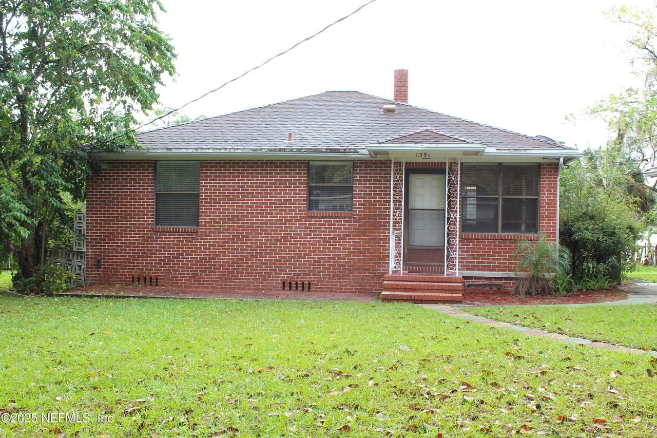 1391 River Hills Court - Photo 1